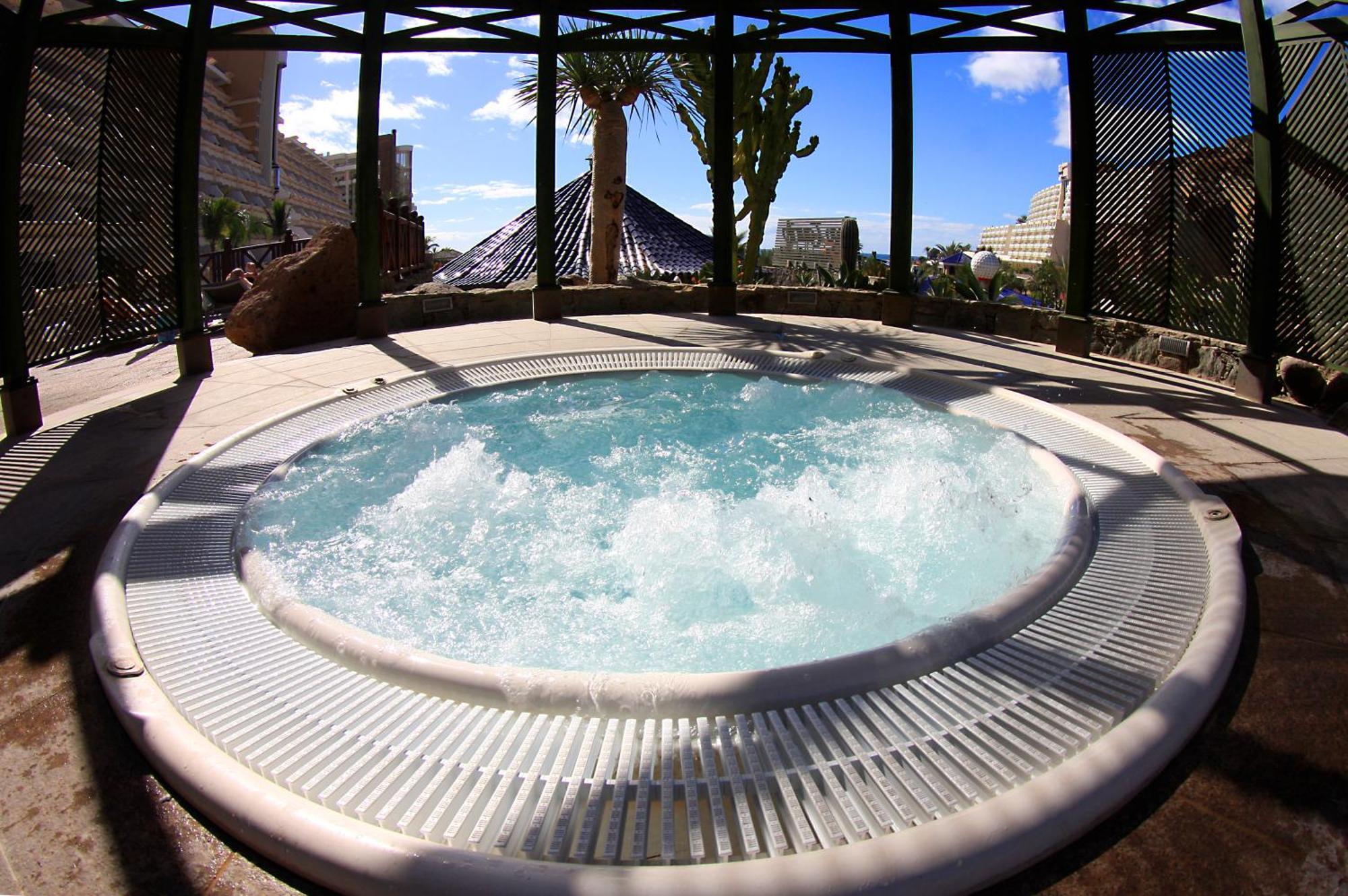 Hotel Livvo Lago Taurito & Aquapark Exterior foto